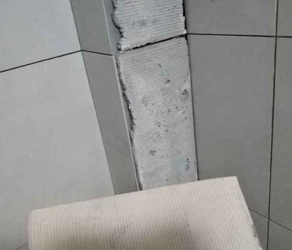太仓瓷砖空鼓维修公司分享下厨房瓷砖脱落的补救措施。